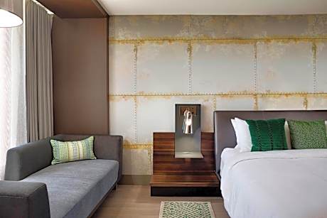 King Room with Lounge Access