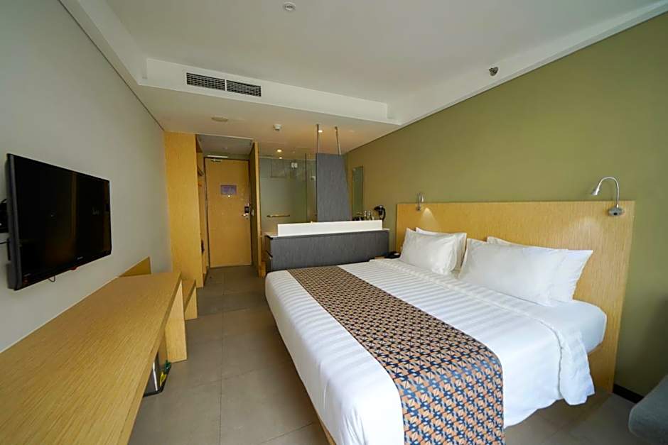 Photo 1 of 6 of Deluxe 1 King Bed