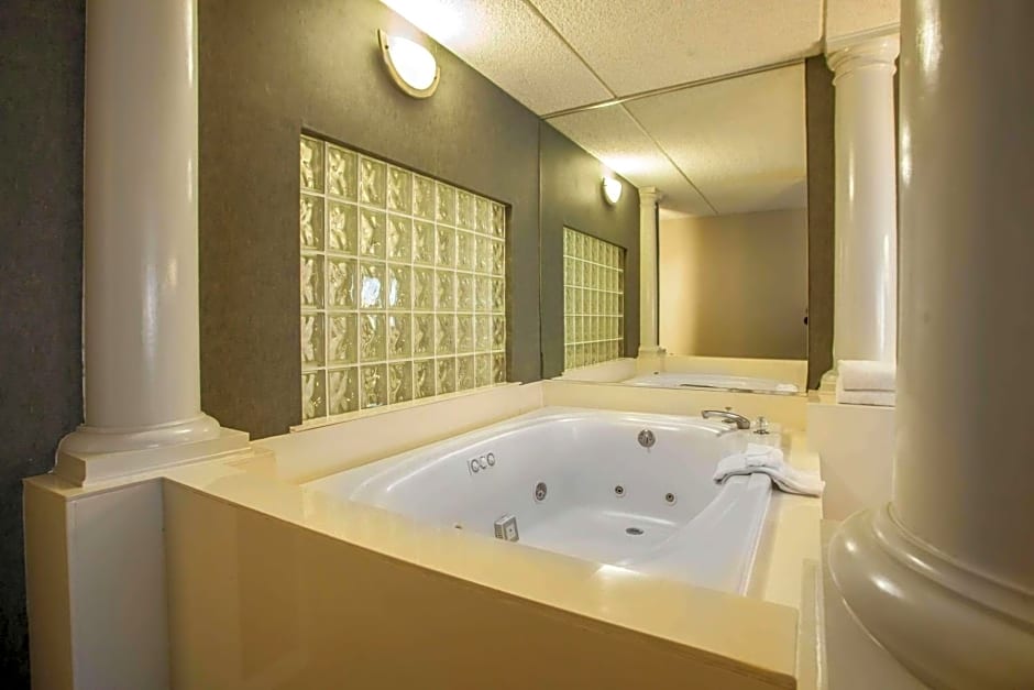 Quality Inn and Suites St Charles -West Chicago