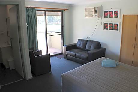 Queen Room with Lake View