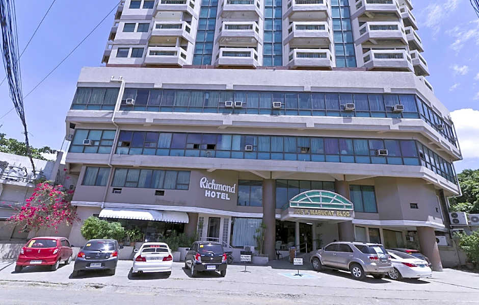 Richmond Plaza Hotel