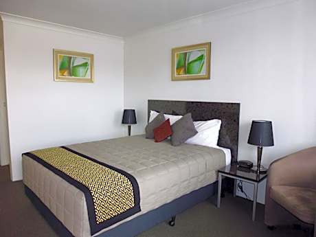 Deluxe Queen Room