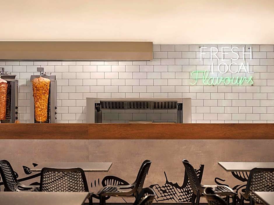 Anwar Al Madinah Movenpick Hotel