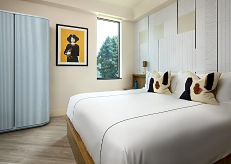 Corner Suite
