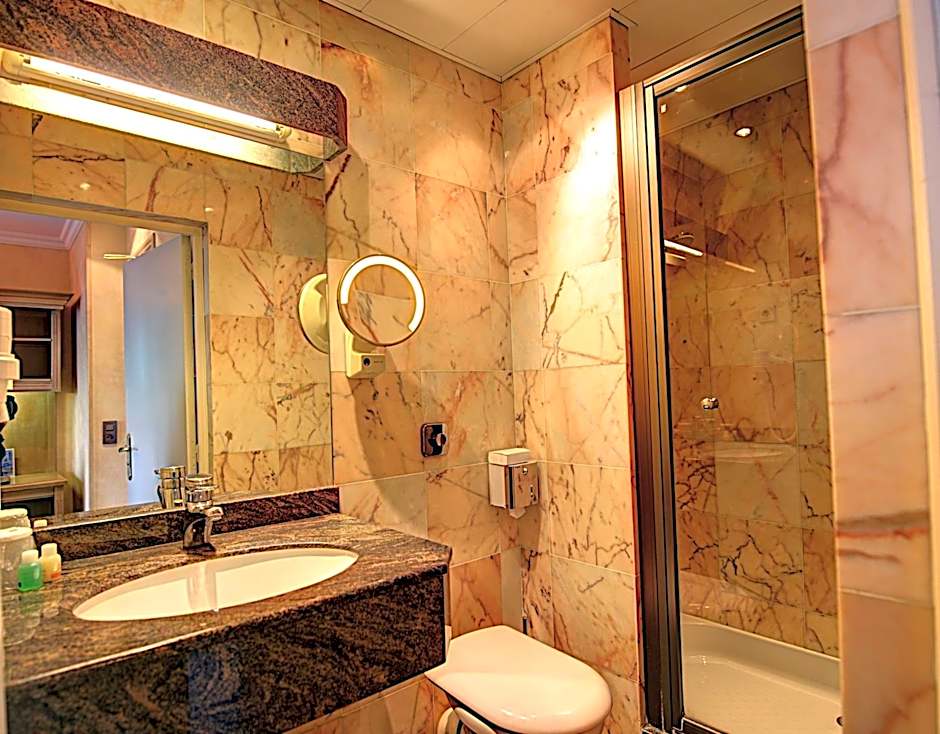 Hotel Du Midi Paris Montparnasse