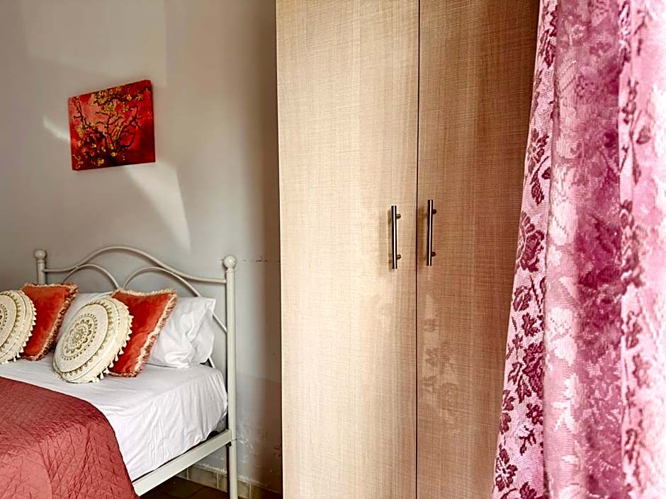 Infinity blue beach apartments - Renovated Apartments 2 Minutes from the Sea & Pool with Scenic Views