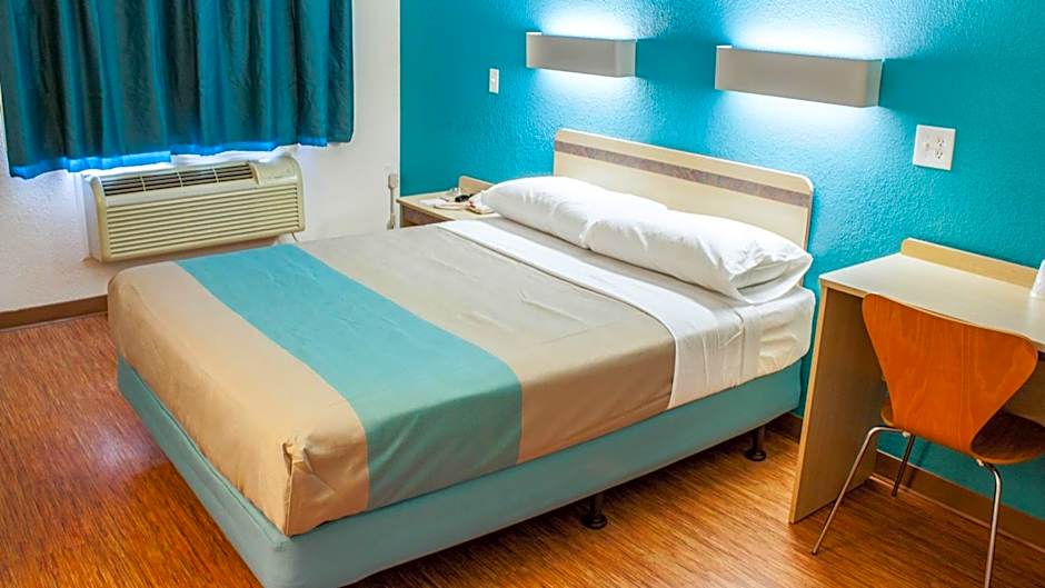 Motel 6-Merrillville, IN