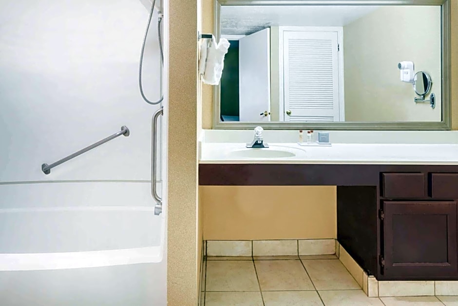 Hawthorn Suites By Wyndham Columbus North