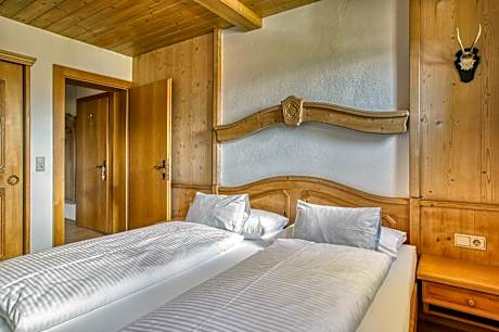 One-Bedroom Apartment and Balcony and Bath Tub