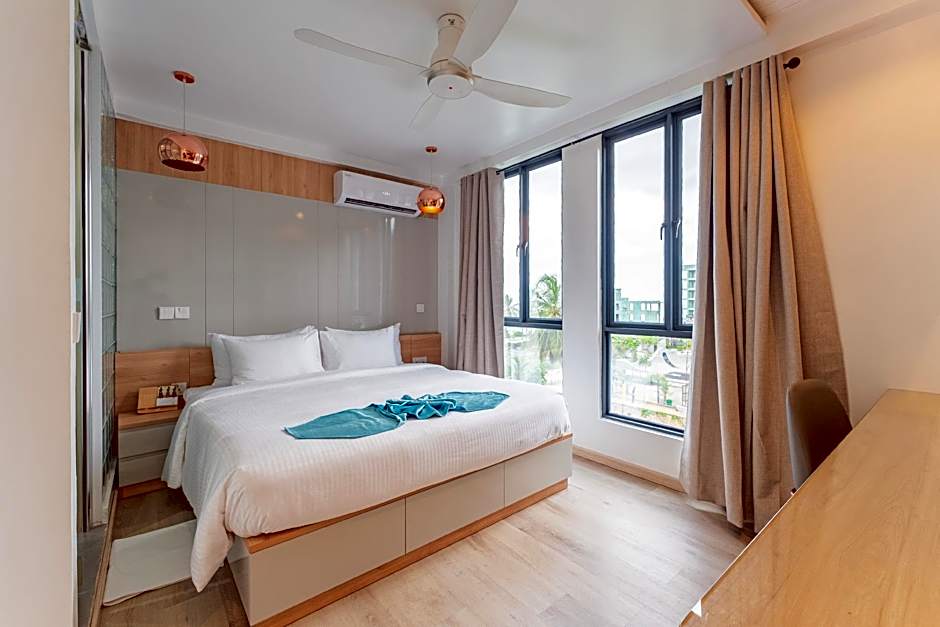 Photo 1 of 2 of Deluxe 1 King Bed