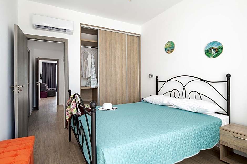 Grand Dodo's Triada Seaview Studios