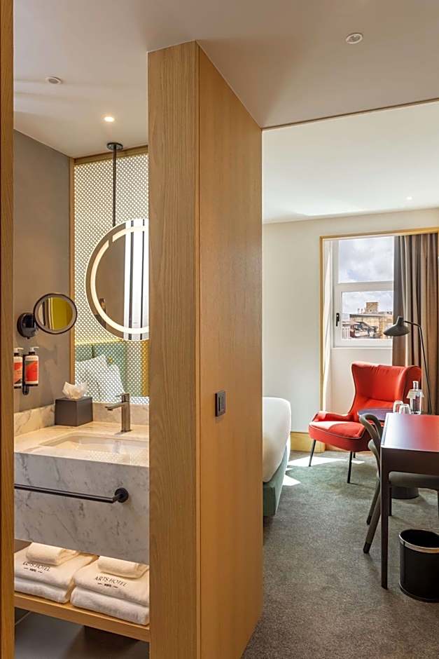 Arts Hotel Porto, Tapestry Collection by Hilton