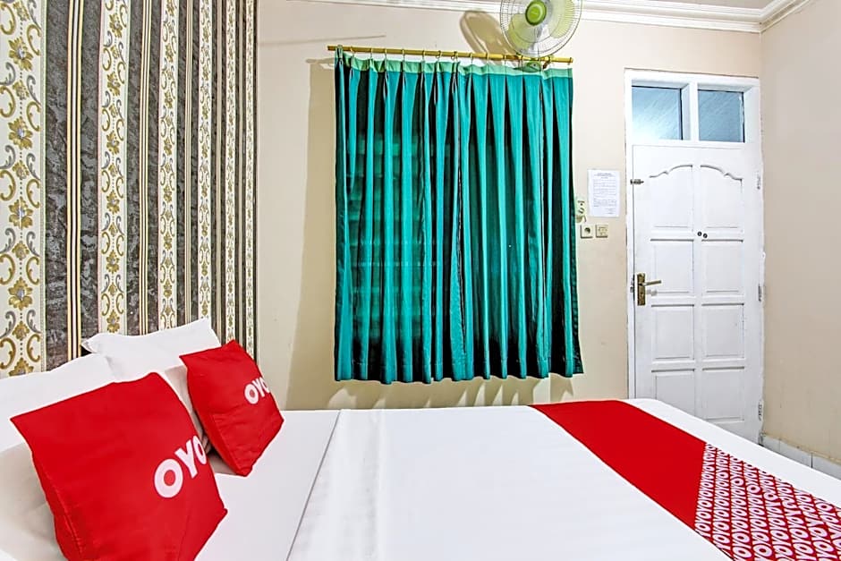 OYO 92287 Hotel Aji Mantoro