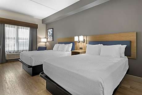 Queen Room with Two Queen Beds - Pet Friendly/Non-Smoking