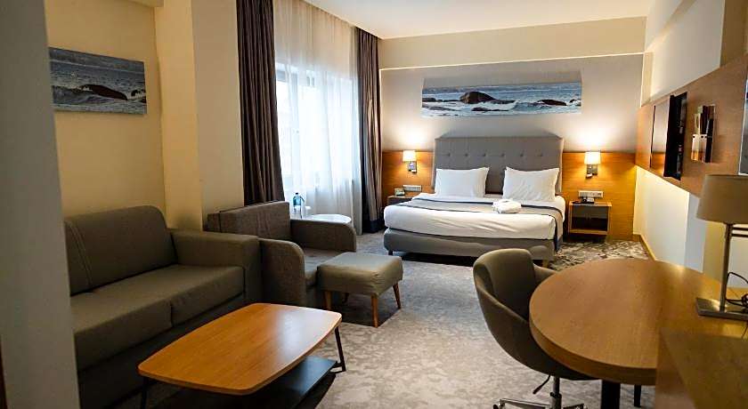 Holiday Inn Aktau - Seaside By IHG