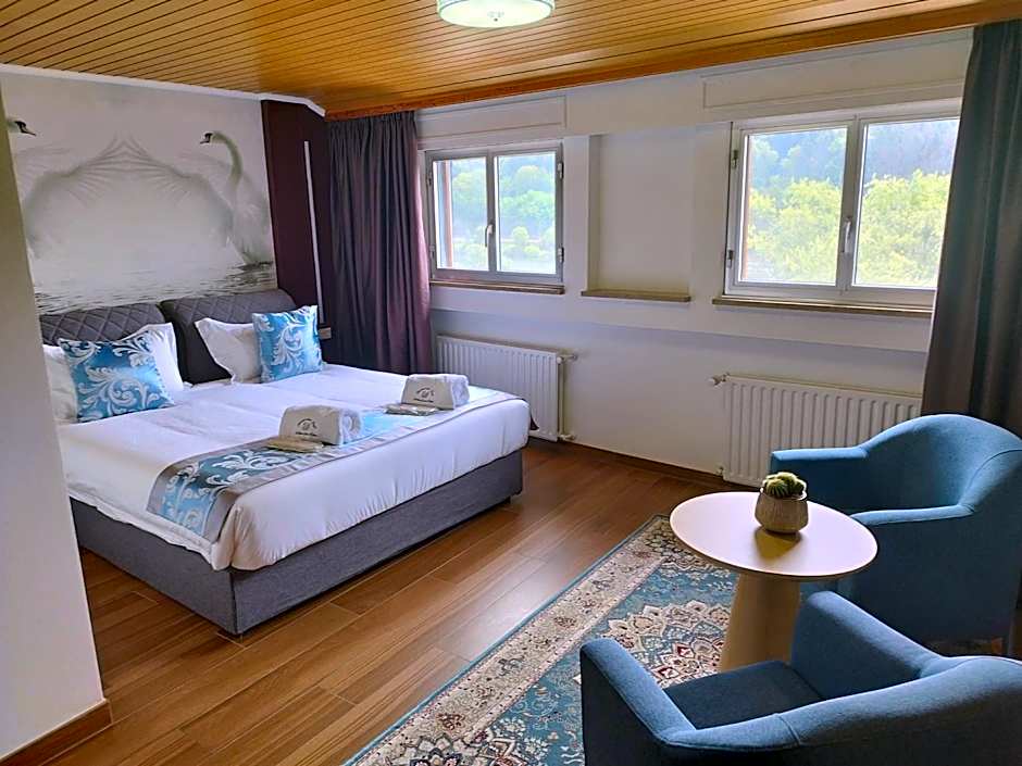 hotel whiteswan