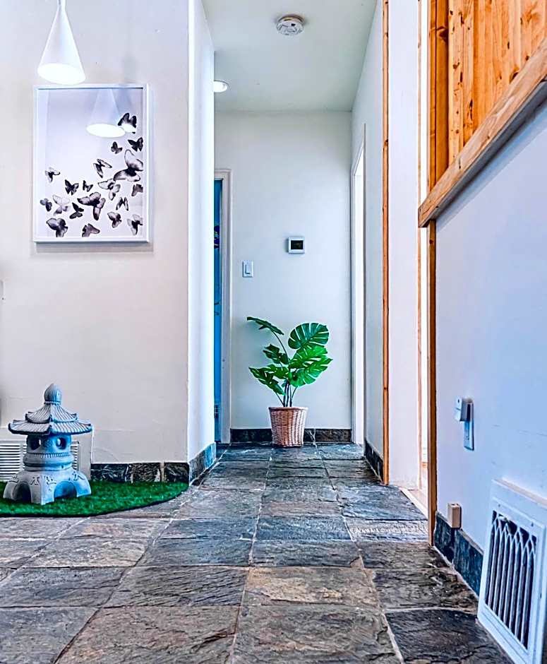 Three-Tree Villa-Central Location