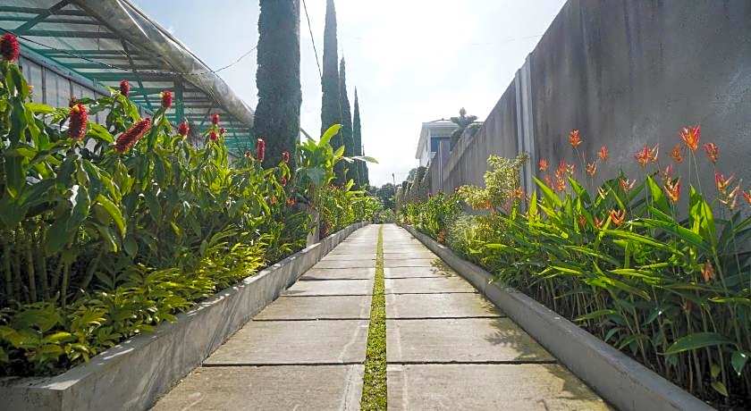 Omah Angkul Angkul Pool Villa