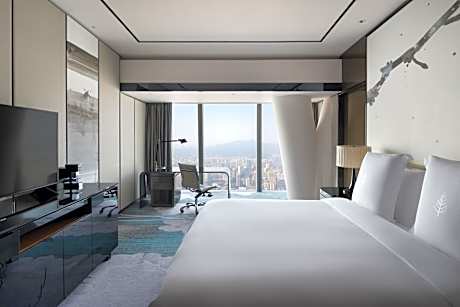 Superior King Room with Canton Tower View