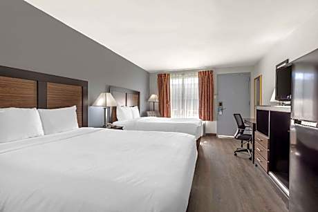 Efficiency with 2 Queen Beds - Non Smoking