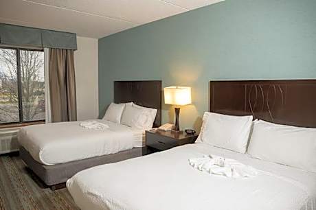 Studio Queen Suite with Bathtub w/Grab Bars - Non-Smoking