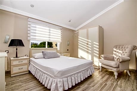 Villa with Garden View