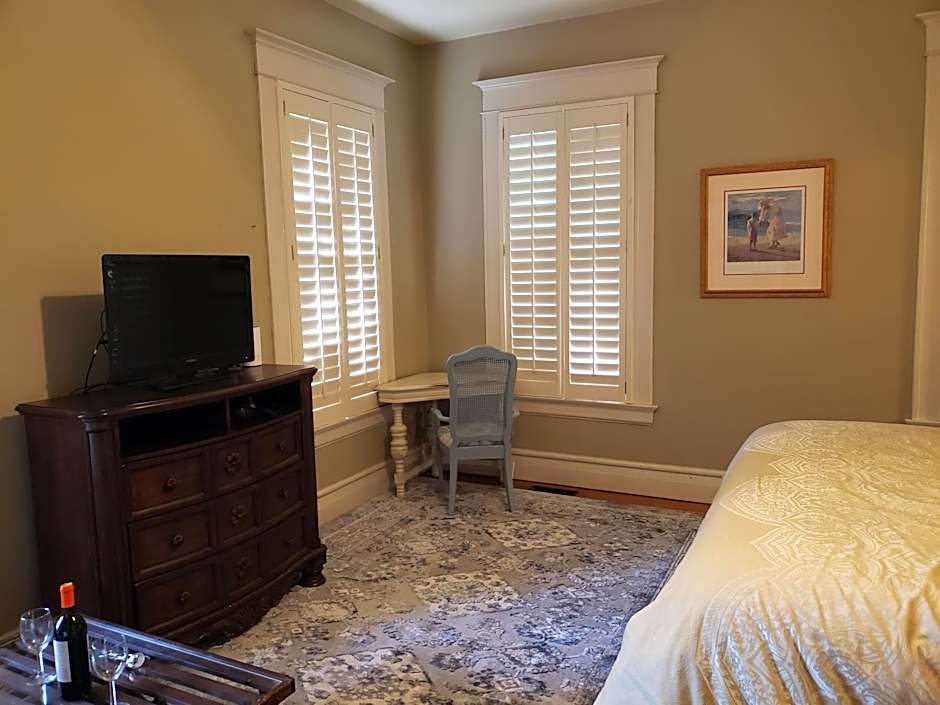Photo 1 of 8 of 1 King Bed