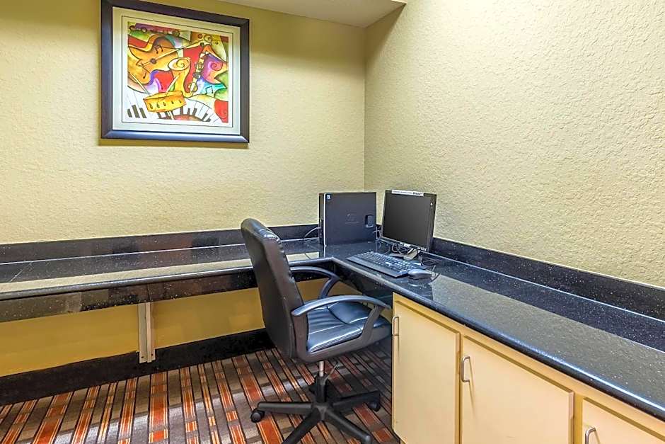 Quality Suites Houston North - Spring