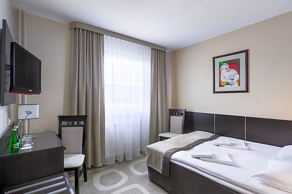 Hotel Picaro Żarska Wieś Południe A4 kierunek Polska