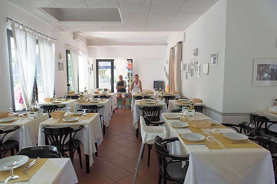 Hotel Annarita-mezza pensione plus- spiaggia inclusa