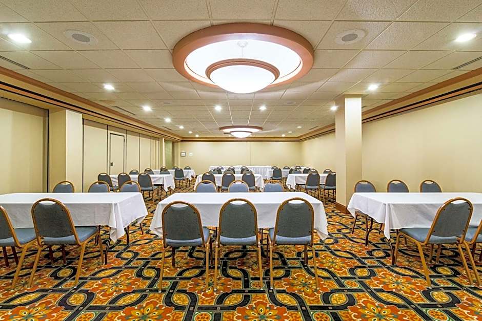 Clarion Hotel Convention Center