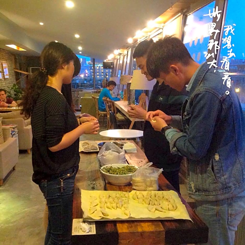 Xi'An Busy Hotel Bell Tower City Wall