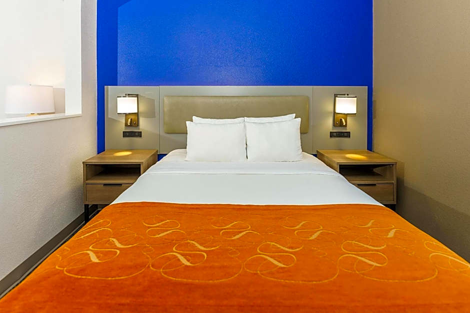 Comfort Suites University Drive