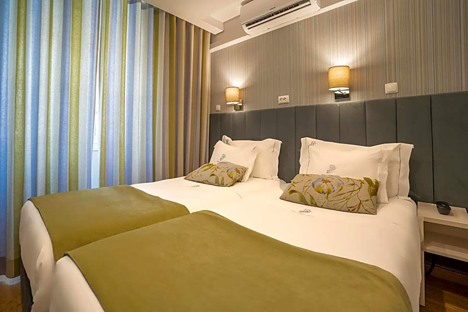 Dinya Lisbon Hotel & Lounge Bar