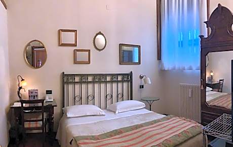 Economy Double Room with French bed