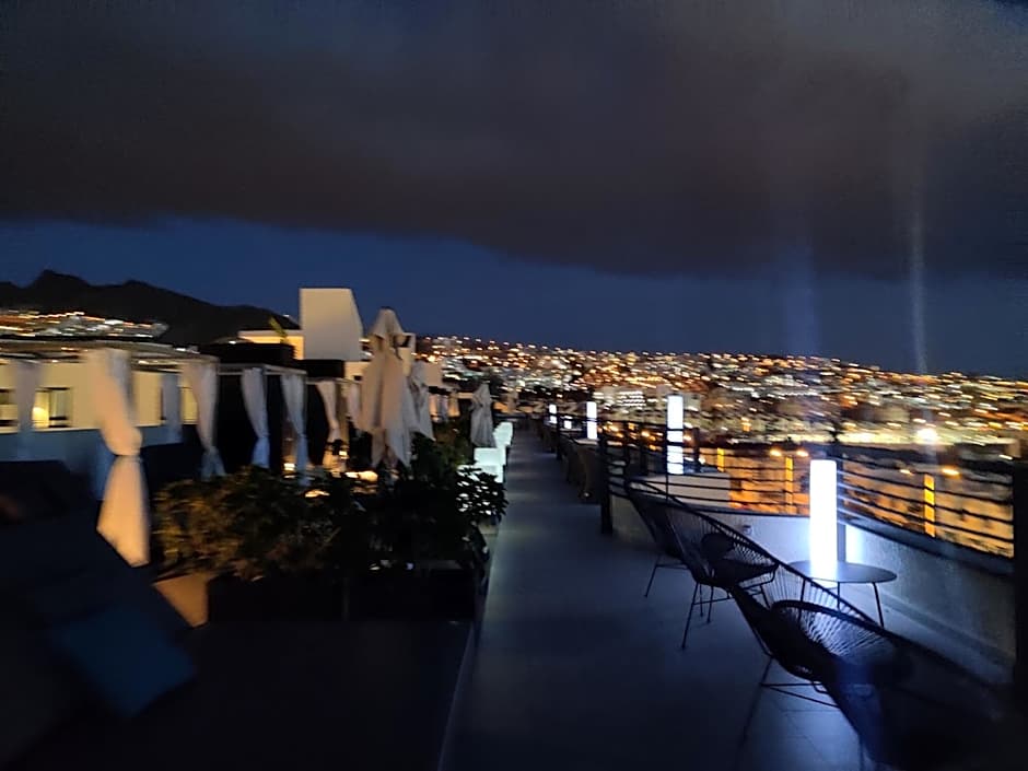 Luxury Apartment with pool view