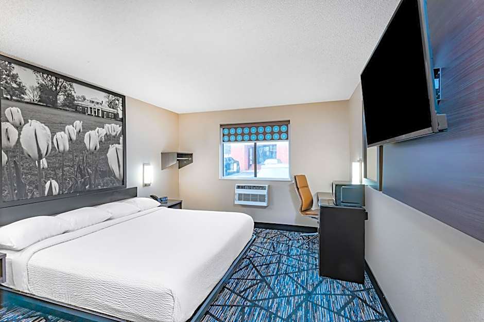 Super 8 by Wyndham Charlottesville