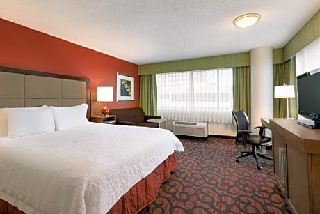 King Room with Accessible Tub - Mobility and Hearing Access/Non-Smoking
