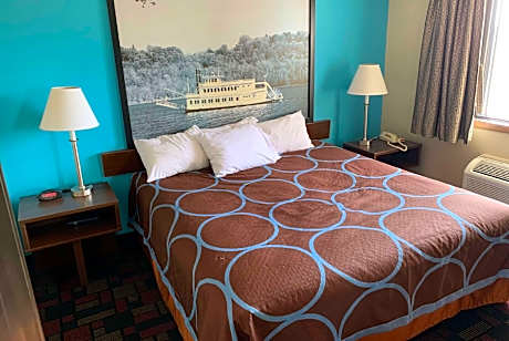 1 King Bed Non-Smoking