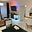 La Luna Premium Deluxe Apartment with Pool & Jacuzzi, Bikes and Secured Parking