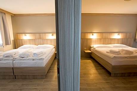 Deluxe Queen Suite