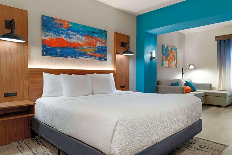Photo 1 of 2 of Executive 1 King Bed, Mobility Accessible