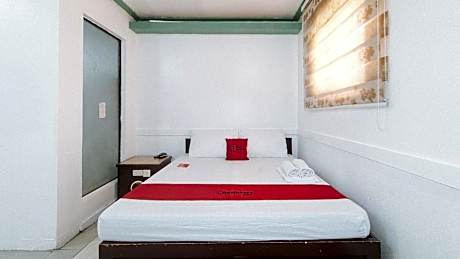 RedDoorz @ Moss Hotel Dasmarinas