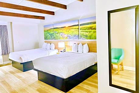 Queen Room with Two Queen Beds - Non-Smoking