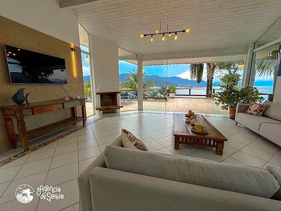 Casa c/piscina e vista p/ Ilha das Cabras em Piúva