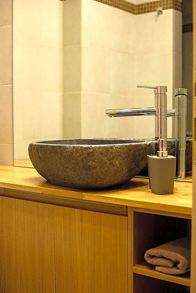 12 Keys Athens Apartments