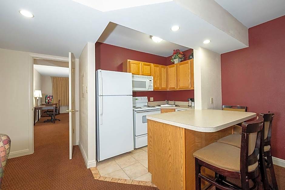 Red Roof Inn & Suites Hazleton
