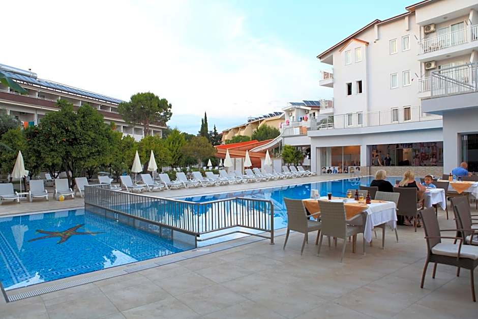 Catty Cats Garden Hotel