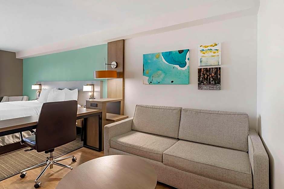 Comfort Suites
