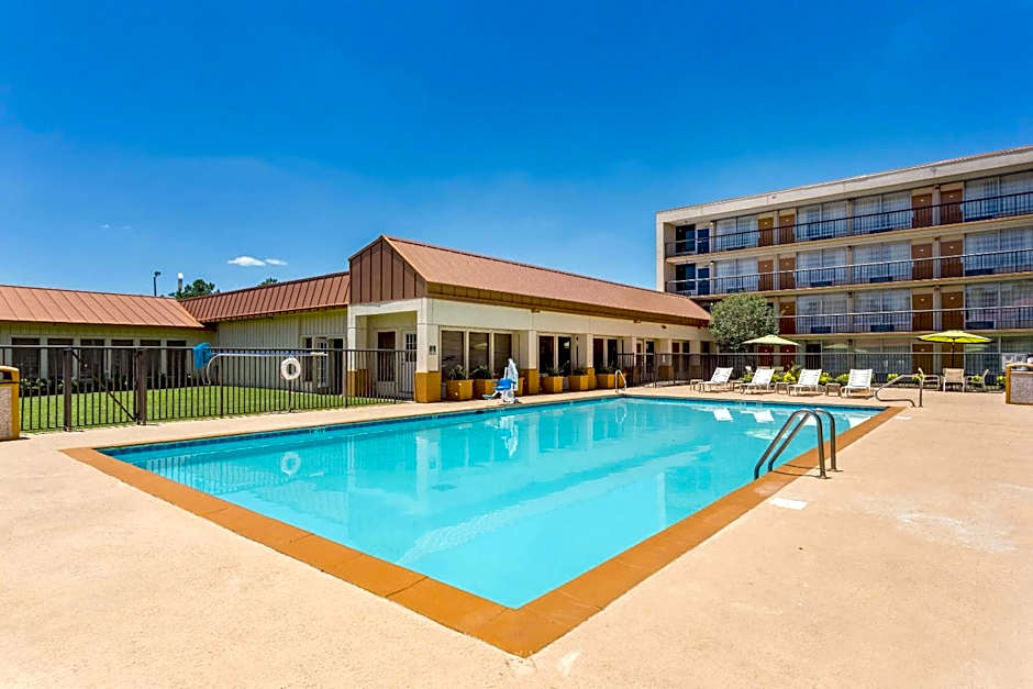 Quality Inn & Suites Baton Rouge West - Port Allen